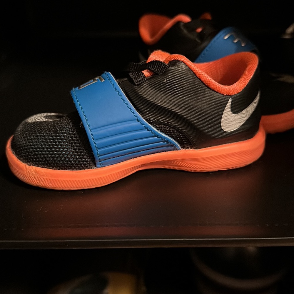 Nike - Picture 2 of 4
